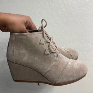 Toms desert wedge bootie